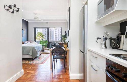 Three Anchor Bay Apartment | 50 m² Apartment ∙ 1 bedroom ∙ 2 guests