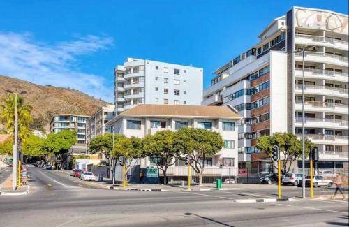 Three Anchor Bay Apartment | 50 m² Apartment ∙ 1 bedroom ∙ 2 guests