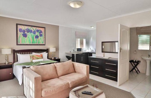 Ekurhuleni Bed & Breakfast | 50 m² Bed and breakfast ∙ 4 guests