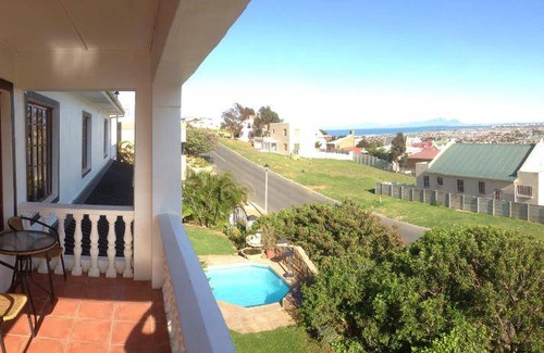 Gordon's Bay Bed & Breakfast | 50 m² Bed and breakfast ∙ 127 guests