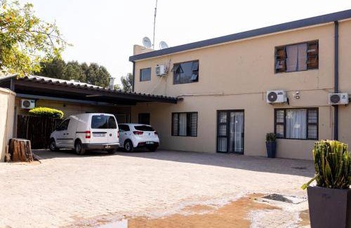 Mahikeng Bed & Breakfast | 50 m² Bed and breakfast ∙ 4 guests