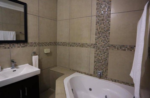 Durbanville House | 50 m² House ∙ 1 bedroom ∙ 4 guests