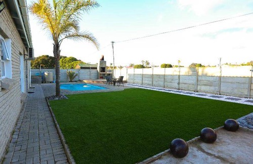 Durbanville House | 50 m² House ∙ 1 bedroom ∙ 4 guests