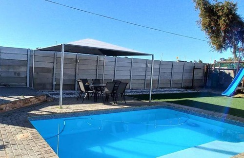 Durbanville House | 50 m² House ∙ 1 bedroom ∙ 4 guests