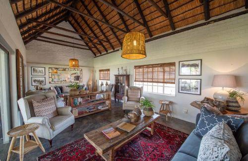 Thorny Bush Game Reserve Cabin | 50 m² Lodge ∙ 4 guests