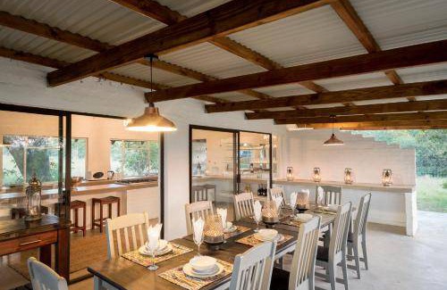 Thorny Bush Game Reserve Cabin | 50 m² Lodge ∙ 4 guests