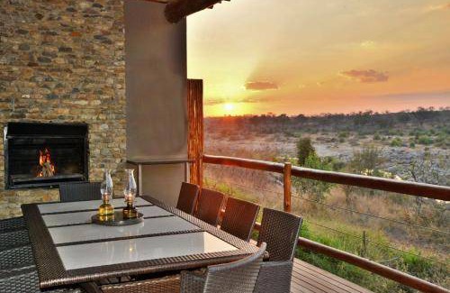 Hectorspruit Hotel | 500 m² Hotel ∙ 4 bedrooms ∙ 10 guests