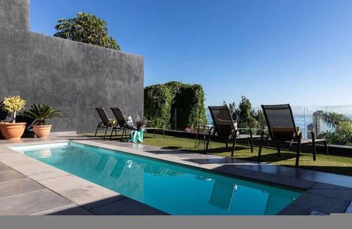 Green Point House | 500 m² House ∙ 3 bedrooms ∙ 8 guests