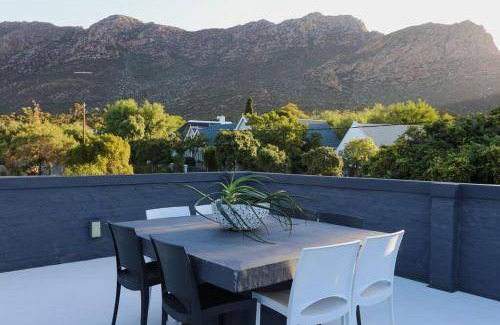 Montagu Villa | 500 m² Villa ∙ 4 bedrooms ∙ 8 guests