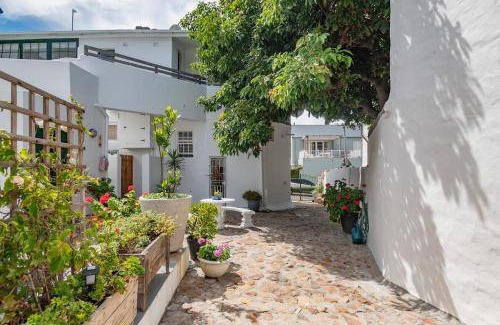 Kalk Bay Apartment | 55 m² Apartment ∙ 1 bedroom ∙ 4 guests
