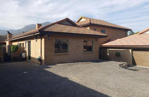 George Apartment | 60 m² Apartment ∙ 2 bedrooms ∙ 4 guests