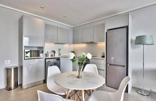 Sea Point Apartment | 60 m² Apartment ∙ 1 bedroom ∙ 2 guests