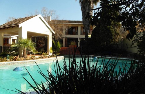 Greater Johannesburg Metropolitan Area Bed & Breakfast | 60 m² Bed and breakfast ∙ 2 bedrooms ∙ 10 guests
