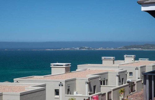 Knysna Resort | 60 m² Resort ∙ 3 bedrooms ∙ 20 guests