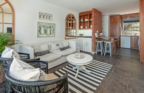 Westcliff Apartment | 63 Whalerock Estate