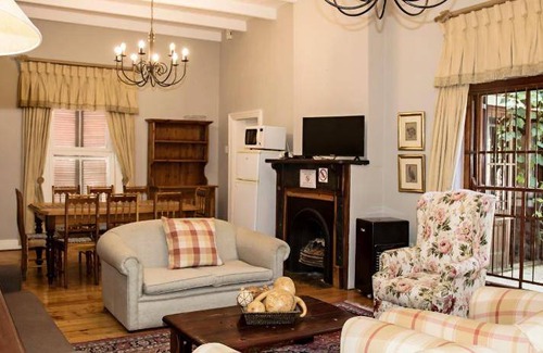 Beaufort West Bed & Breakfast | 65 m² Bed and breakfast ∙ 127 guests