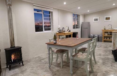 Grabouw House | 65 m² Farmhouse ∙ 2 bedrooms ∙ 4 guests
