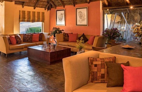Greater Johannesburg Metropolitan Area Cabin | 65 m² Lodge ∙ 127 guests