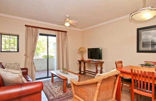 Stellenbosch Central Apartment | 65 m² Apartment ∙ 2 bedrooms ∙ 4 guests