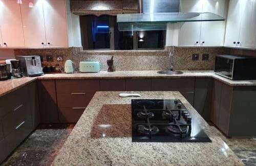 Hartbeespoort Villa | 685 m² Villa ∙ 5 bedrooms ∙ 10 guests