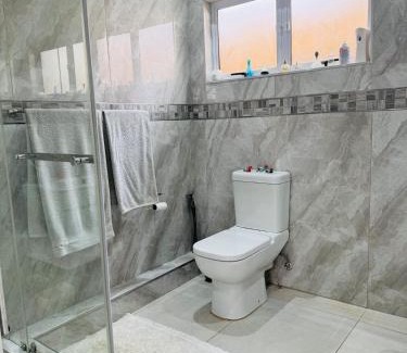 Durban North Apartment | 6A on Redwood Guest House in Durban North
