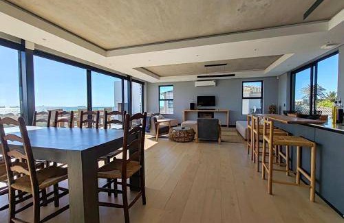 Sunset Beach House | 700 m² House ∙ 6 bedrooms ∙ 10 guests