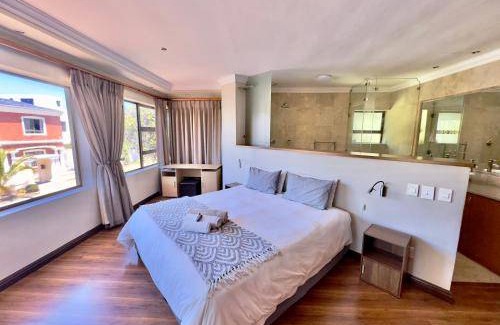 Sunset Beach Resort | 700 m² Resort ∙ 4 bedrooms ∙ 10 guests