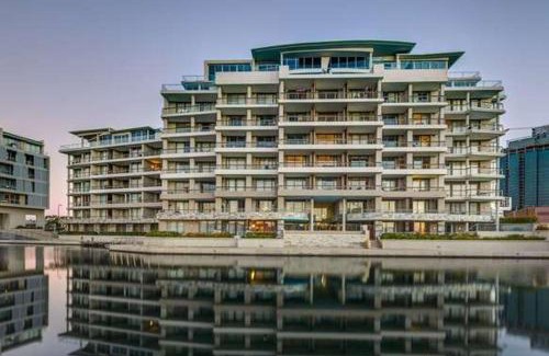 Victoria and Alfred Waterfront Apartment | 706 Canal Quays
