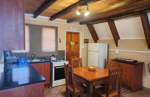 Buffelspoort Ski Chalet | 74 m² Chalet ∙ 1 bedroom ∙ 6 guests