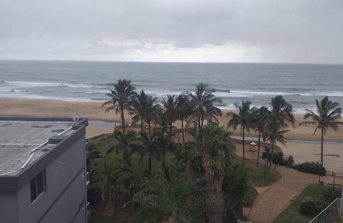 Margate Beach Apartment | 75 m² Apartment ∙ 4 bedrooms ∙ 8 guests