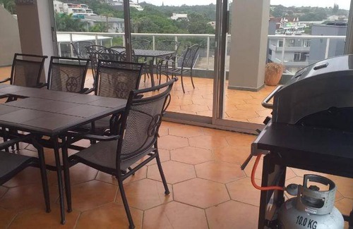Margate Beach Apartment | 75 m² Apartment ∙ 4 bedrooms ∙ 8 guests