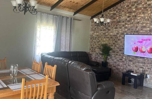 Oudtshoorn Apartment | 75 m² Apartment ∙ 3 bedrooms ∙ 7 guests