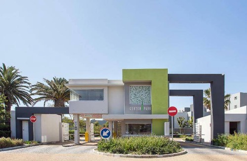Century City Apartment | 76 m² Apartment ∙ 2 bedrooms ∙ 4 guests