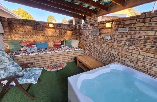 Krugersdorp House | 80 m² House ∙ 1 bedroom ∙ 4 guests