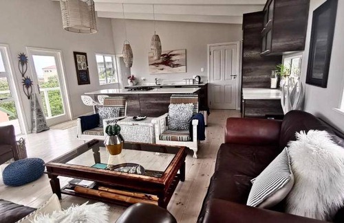 Paradise Beach House | 80 m² House ∙ 1 bedroom ∙ 2 guests