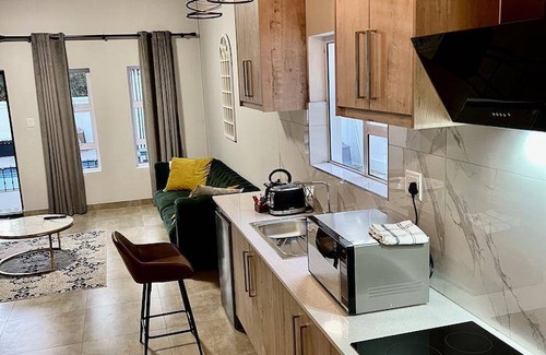 Greater Johannesburg Metropolitan Area Apartment | 80 m² Serviced apartment ∙ 3 bedrooms ∙ 6 guests