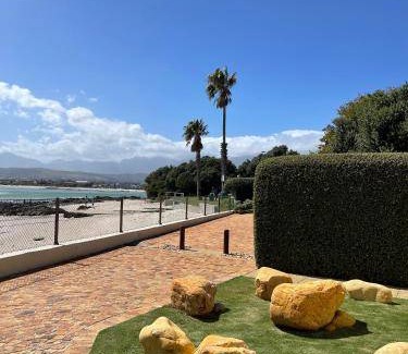 Gordons Bay Central Apartment | 85 m² Apartment ∙ 2 bedrooms ∙ 4 guests