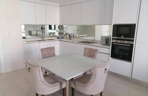 Houghton Estate Apartment | 85 m² Apartment ∙ 2 guests