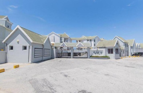 Pollok Beach Apartment | 85 m² Apartment ∙ 3 bedrooms ∙ 6 guests