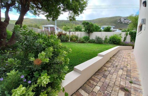 Hermanus Apartment | 85 m² Apartment ∙ 2 bedrooms ∙ 4 guests