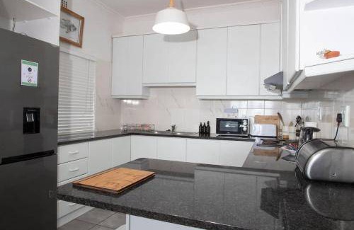Kalk Bay Apartment | 85 m² Apartment ∙ 2 bedrooms ∙ 3 guests
