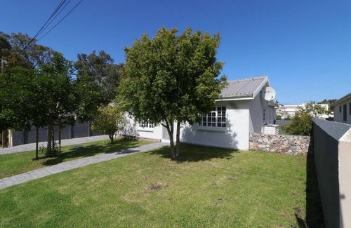Onrus House | 85 m² House ∙ 2 bedrooms ∙ 4 guests