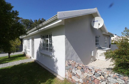 Onrus House | 85 m² House ∙ 2 bedrooms ∙ 4 guests
