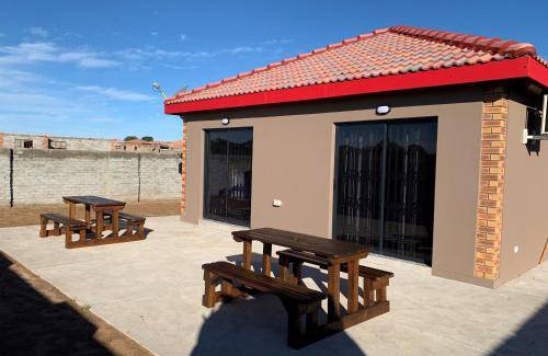 Moses Kotane House | 85 m² House ∙ 2 bedrooms ∙ 4 guests