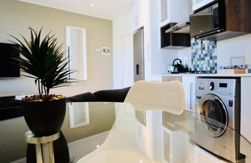 Greater Johannesburg Metropolitan Area Apartment | 89 m² Apartment ∙ 1 bedroom ∙ 2 guests