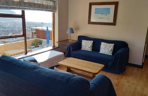 Fish Hoek Apartment | 89 m² Apartment ∙ 2 bedrooms ∙ 5 guests