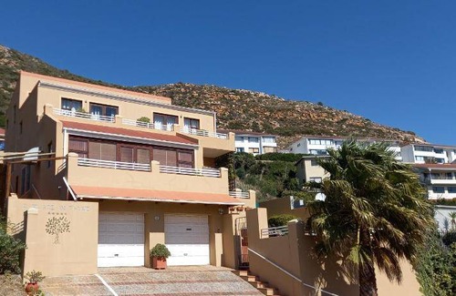 Fish Hoek Apartment | 89 m² Apartment ∙ 2 bedrooms ∙ 5 guests