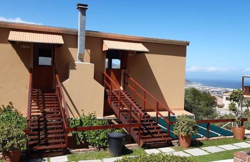 Fish Hoek Apartment | 89 m² Apartment ∙ 2 bedrooms ∙ 5 guests