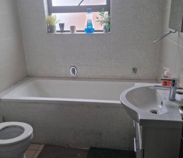Boksburg Apartment | 89 m² Apartment ∙ 1 bedroom ∙ 4 guests