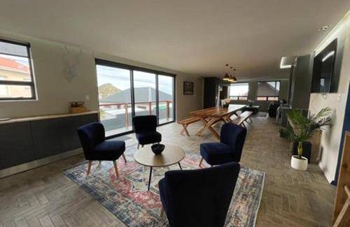 Pringle Bay Hotel | 90 m² Hotel ∙ 2 bedrooms ∙ 4 guests